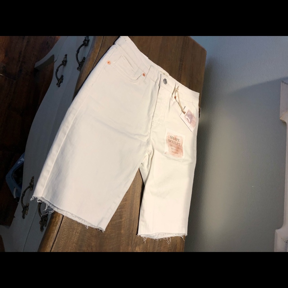 Jessica Simpson White Bermuda Shorts